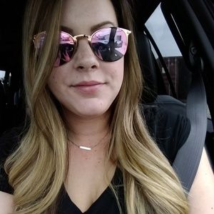 Meet your Posher, Leslie